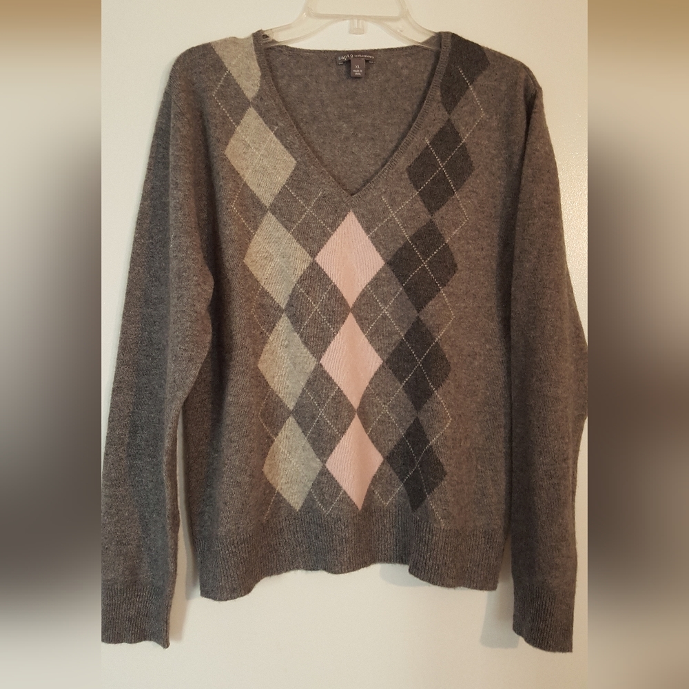 Cashmere Sweater by Apt 9 size XL with Grey and Pink Argyle Pattern on the Front